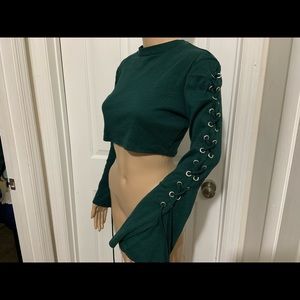 Rue 21 green crop lace up arm bell sleeves sz med